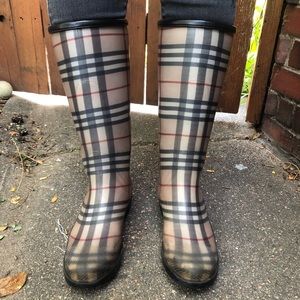 Burberry boots